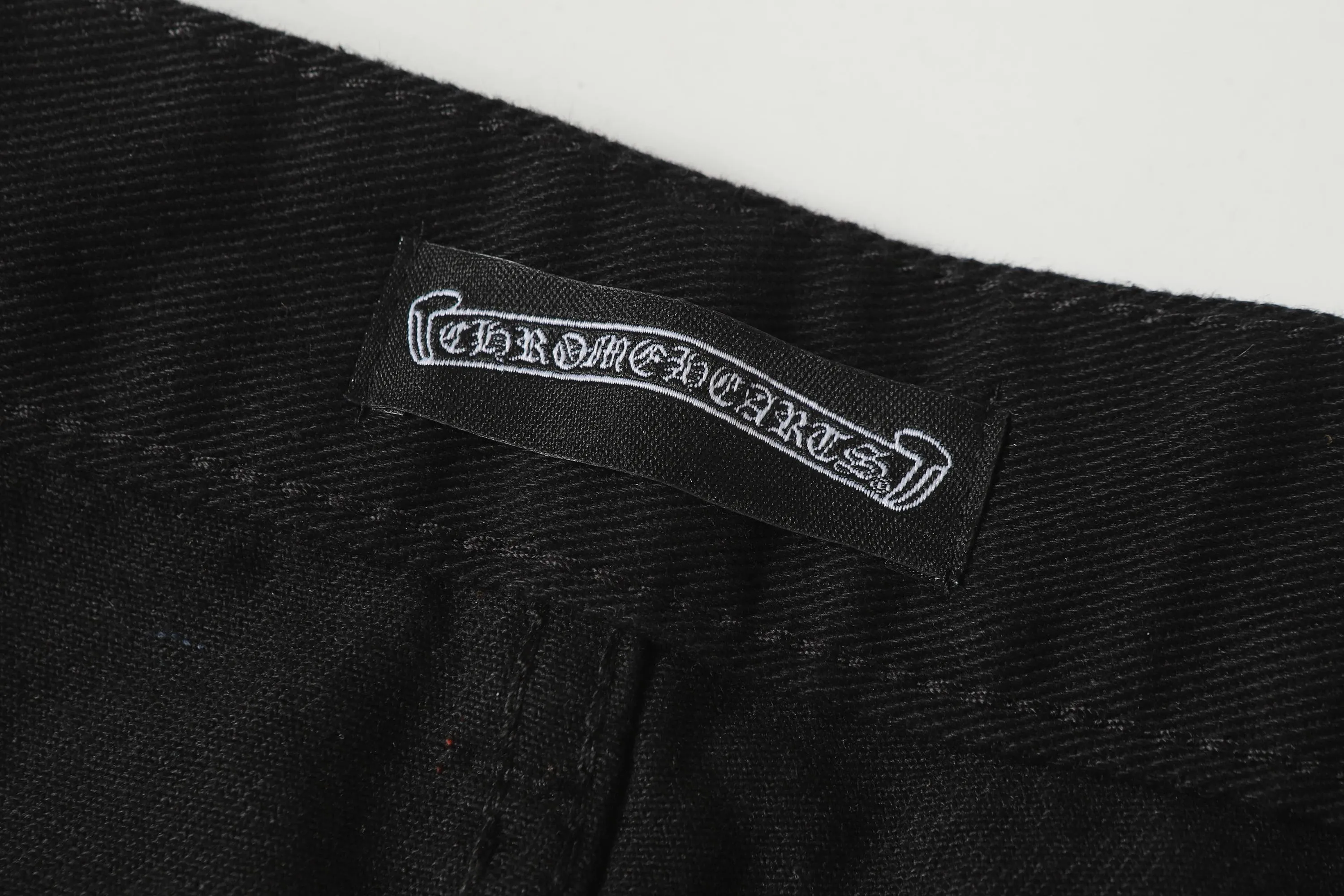 P280 -Chrome Hearts/Chrome Hearts 25ss classic colored leather cross washed color fabric unisex denim trousers -Vibe style straight stacked god-level version -Carbon fine bias denim color fabric -Old vintage complete set of hardware - Chrome Hearts high version uses high-ounce custom fabrics, fermentation washing and soft color fixation, soft and thick to wear. The details are all made by hand-polished craftsmanship. All-over jacquard fabrics. Unique design style. Create a full retro feel through multiple processes Niche unique non-contrasting shirt. Customized distressed spray-painted buttons. Craftsmanship in every detail. Color: Picture color. Size: 28-36.